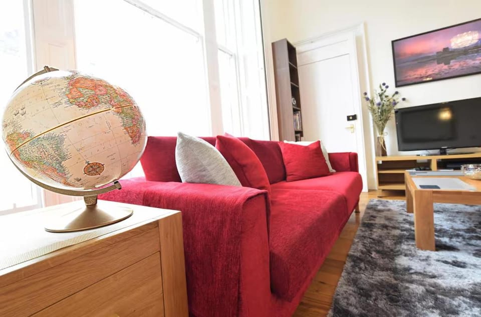 Great Location! 2BD,2 Bath in Centre of Edinburgh Apartment in Edinburgh