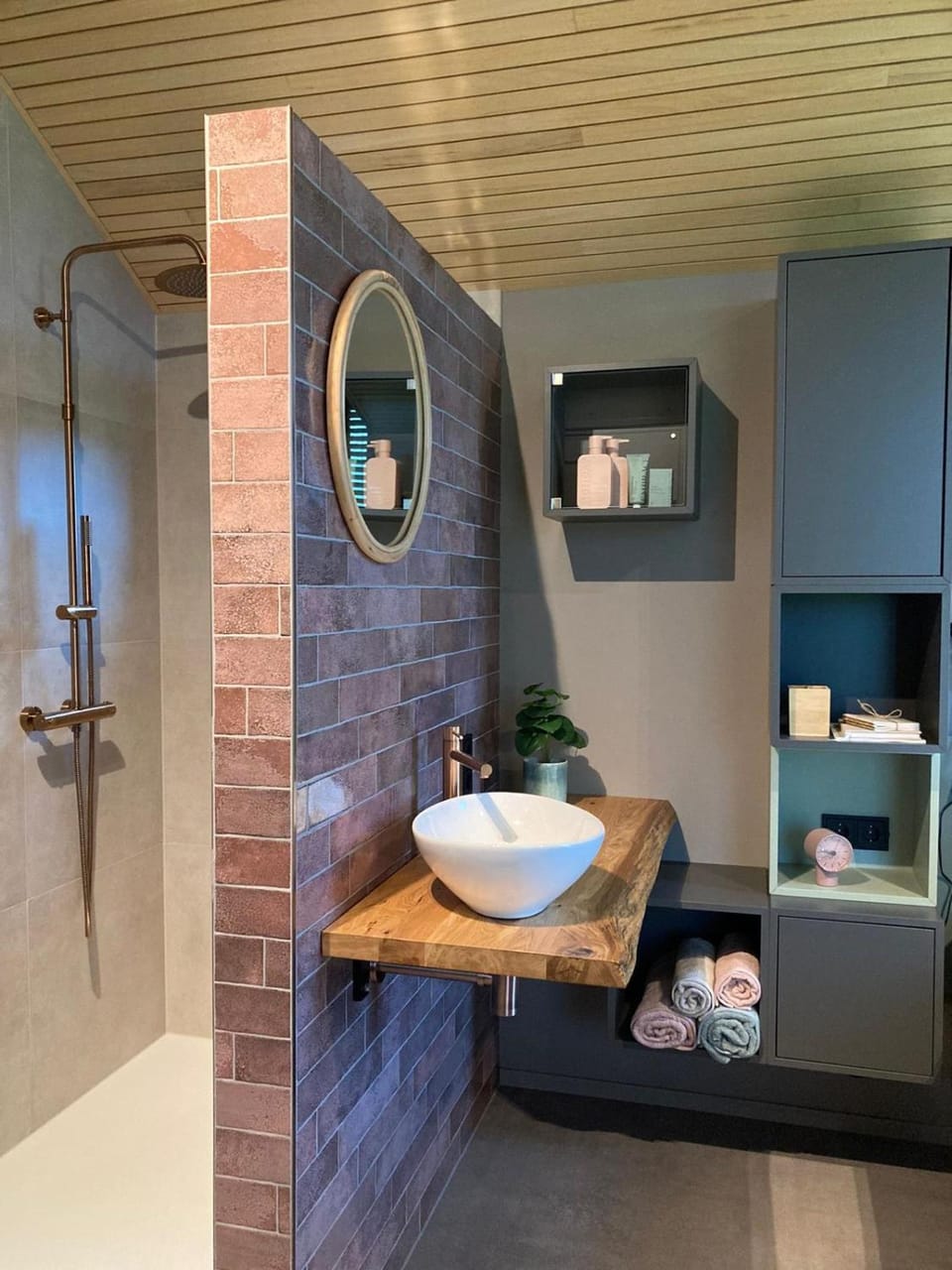 Shower, Bathroom, towels