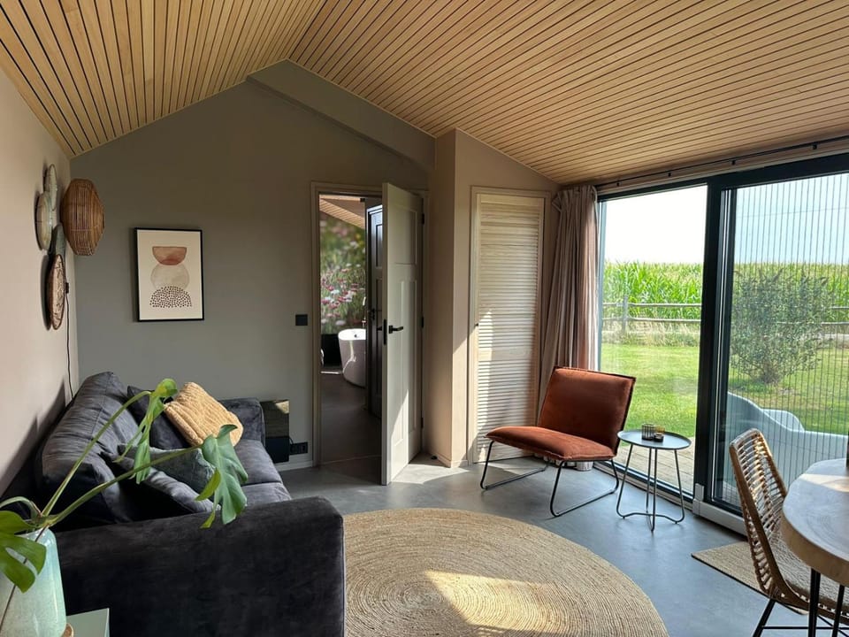 Garden, View (from property/room), Living room, Seating area