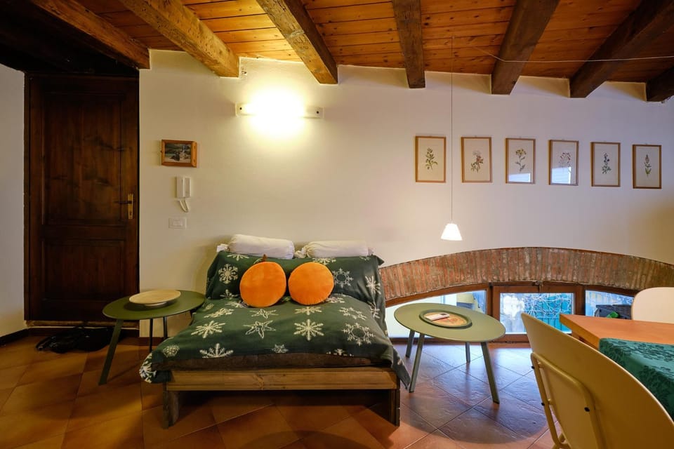 Living room, Photo of the whole room, Seating area