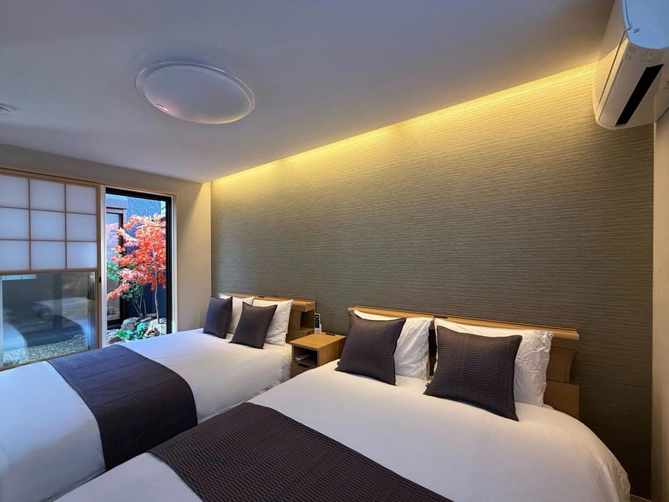 Bed, Photo of the whole room, Bedroom, air conditioner
