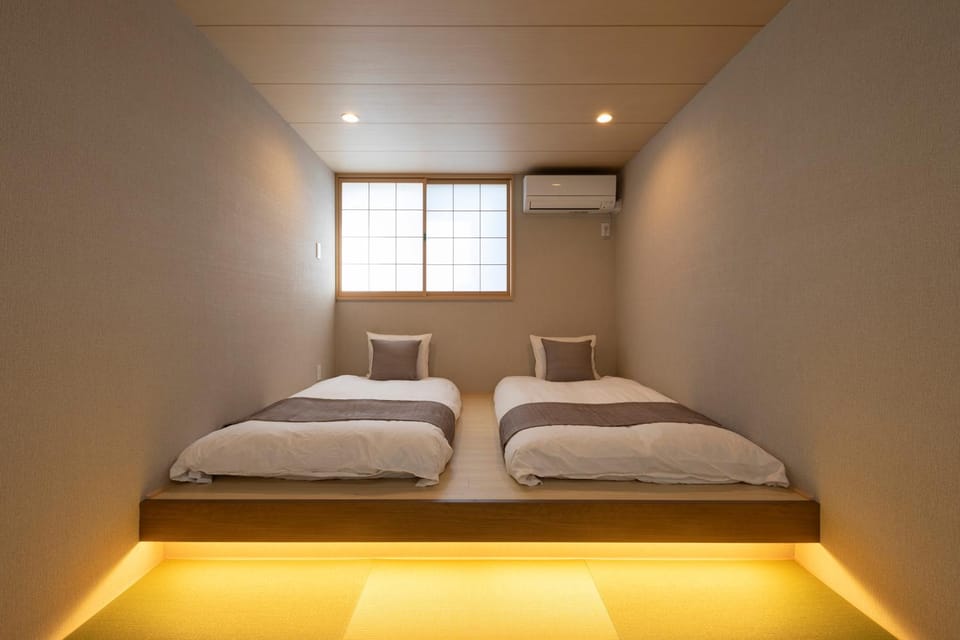 Bed, Photo of the whole room, Bedroom, air conditioner