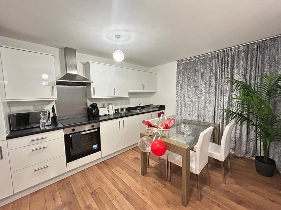 Coffee/tea facilities, Dining area