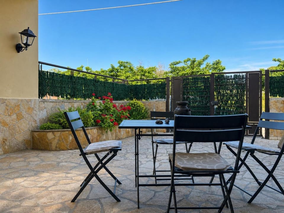 Patio, Dining area