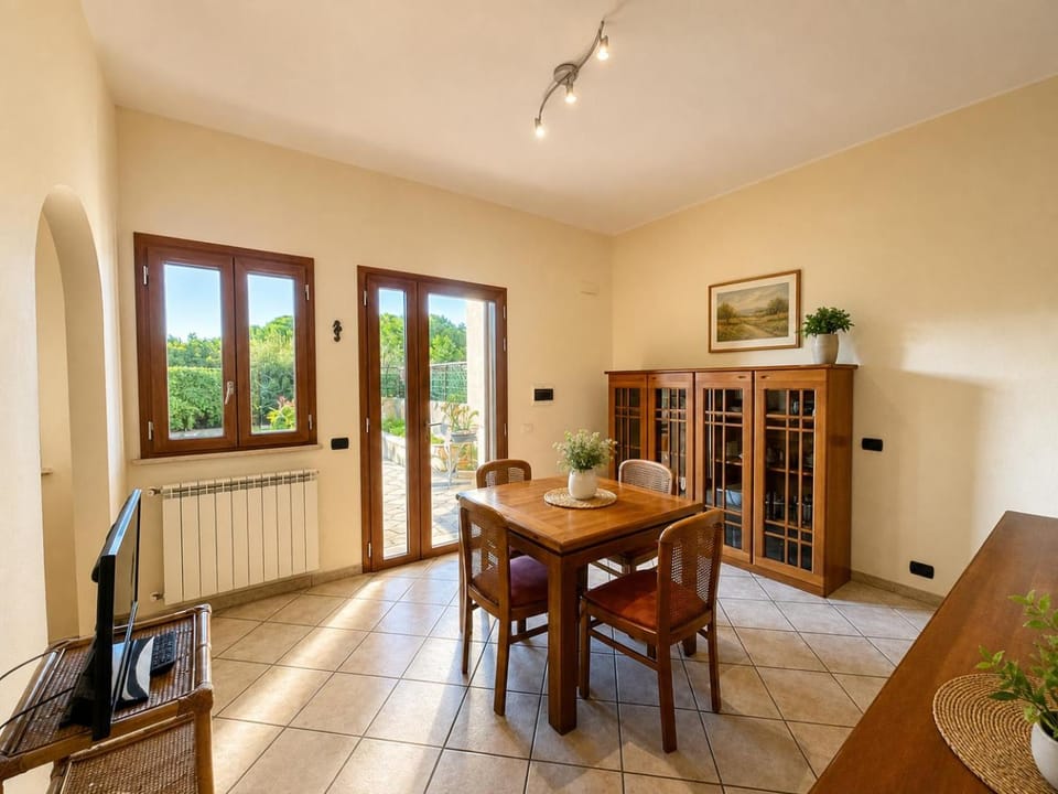 TV and multimedia, Living room, Dining area