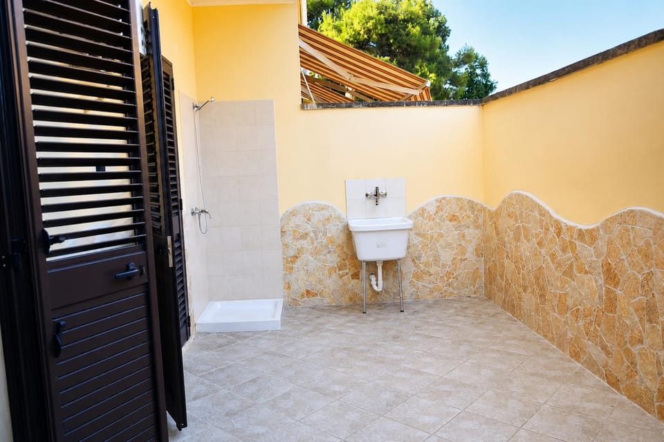 Shower, laundry