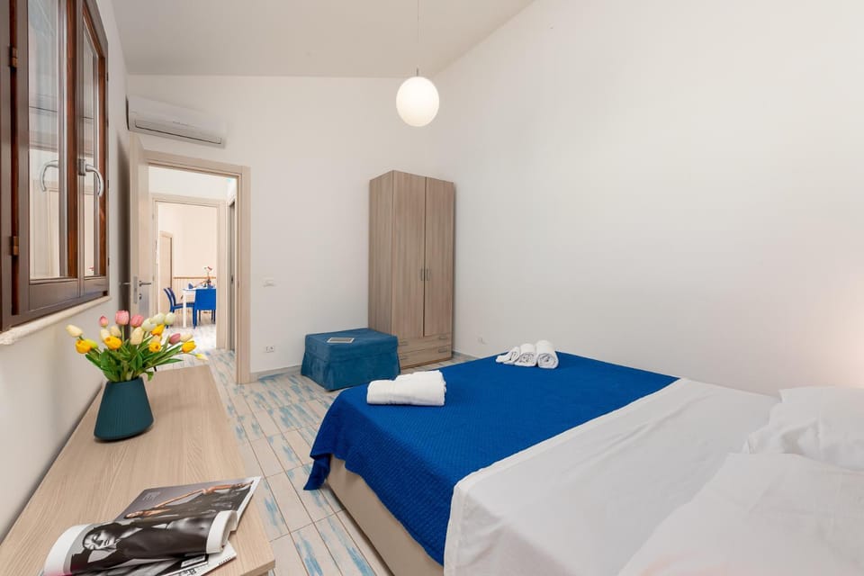 Bed, Photo of the whole room, Bedroom, wardrobe, air conditioner