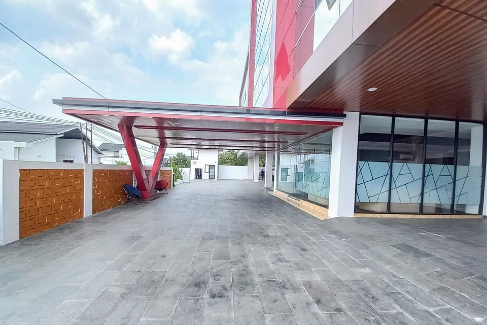 Facade/entrance