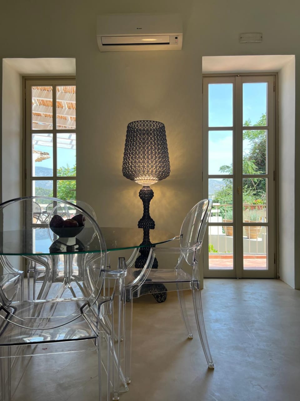 Seating area, Dining area, air conditioner