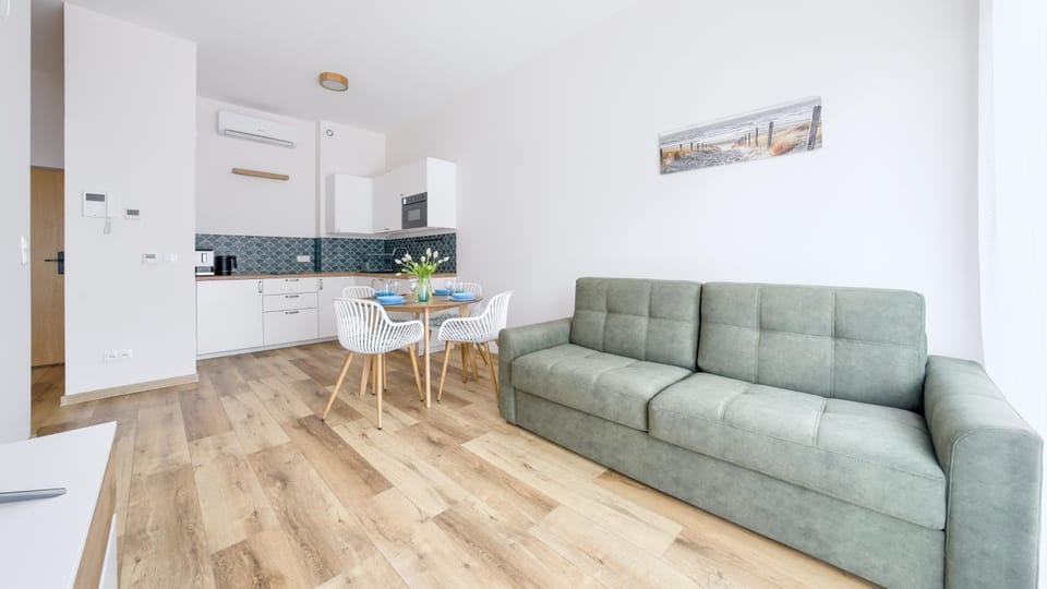 Kitchen or kitchenette, Living room, Seating area, Dining area