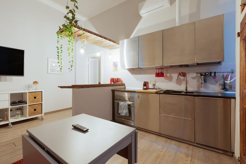 TV and multimedia, Dining area, oven, stove