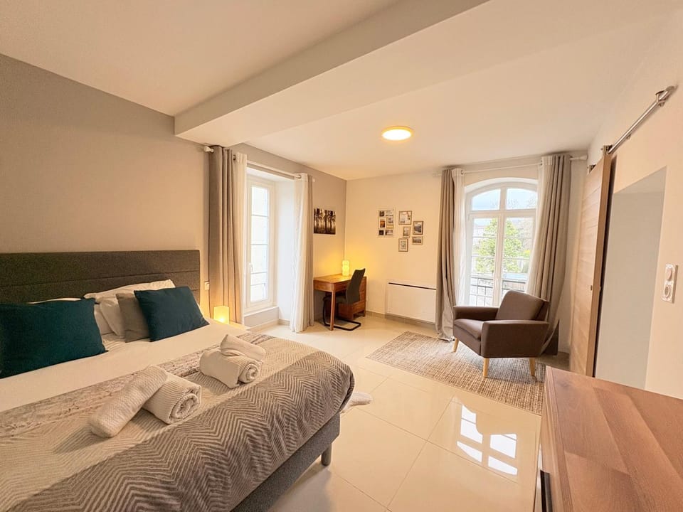 Bed, Photo of the whole room, Bedroom, furniture