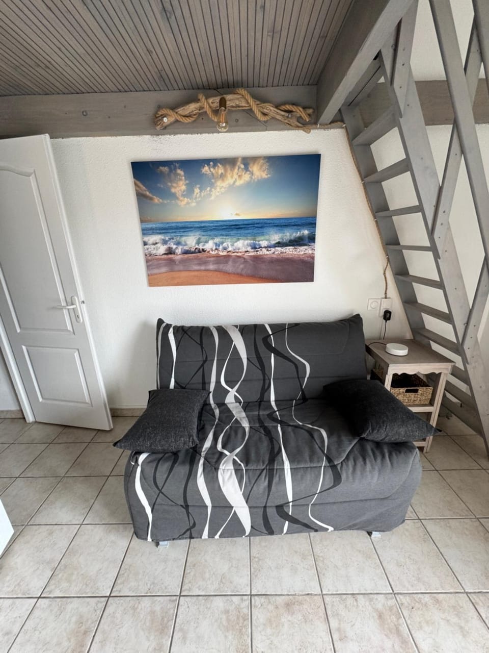 Bed, Living room