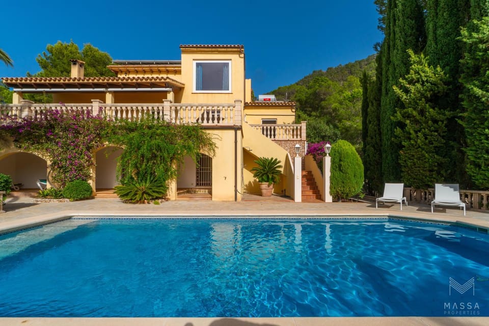 Patio, Facade/entrance, Spring, Off site, Day, Night, Natural landscape, Summer, Garden, Garden view, Pool view, Swimming pool, Sunrise, Sunset, Quiet street view, sunbed, towels