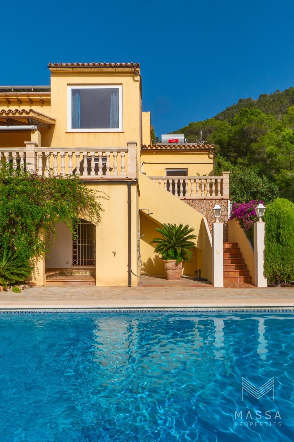 Facade/entrance, Off site, Summer, View (from property/room), Balcony/Terrace, Garden view, Mountain view, Pool view, Swimming pool