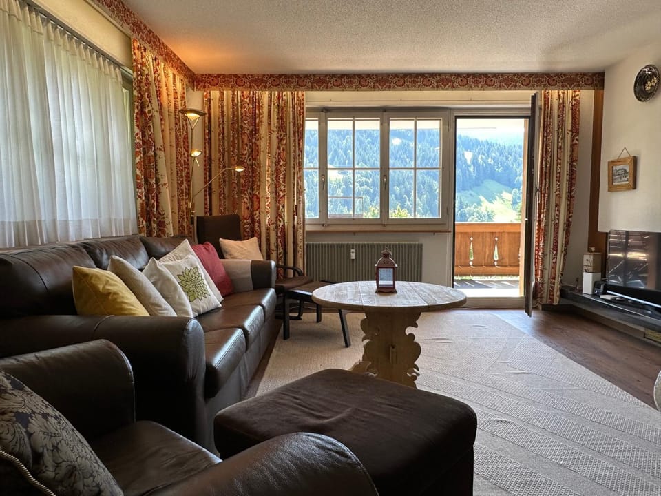 Central & View - Five-minute walk to town by Heiti Gstaad Apartment in Saanen