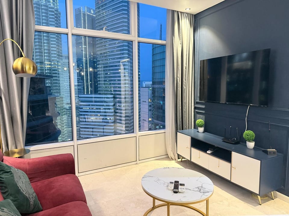 Communal lounge/ TV room, TV and multimedia, Living room, Seating area, Evening entertainment