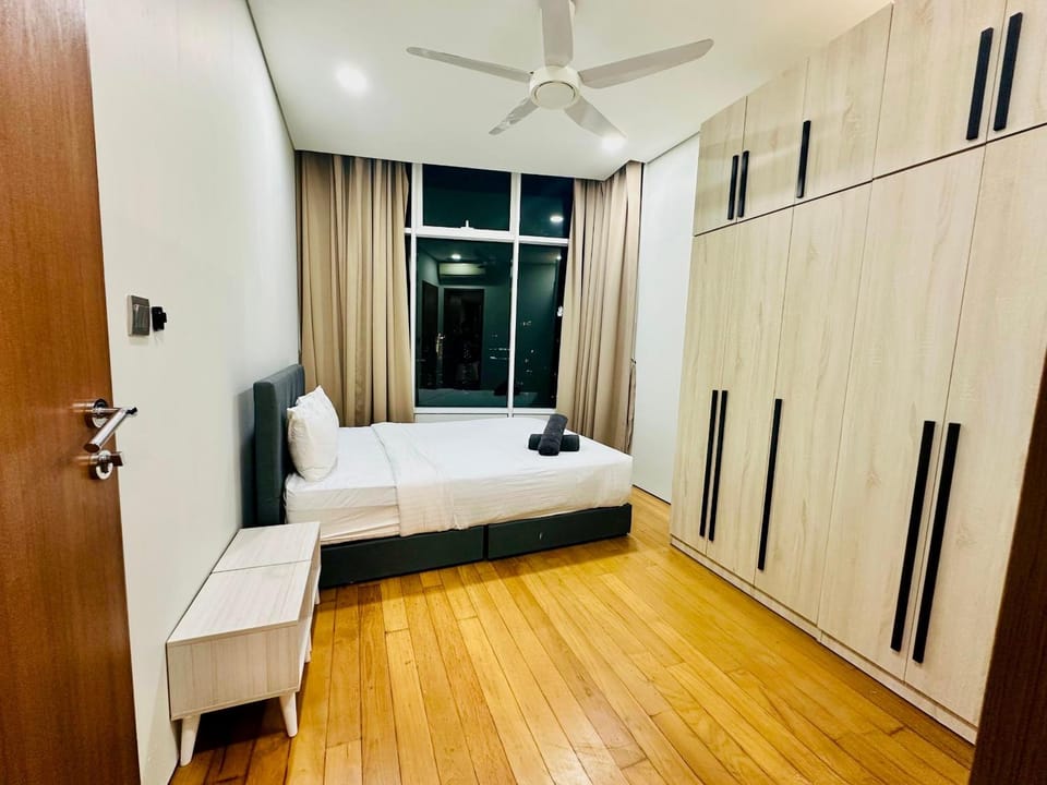 Bed, Photo of the whole room, Bedroom, wardrobe
