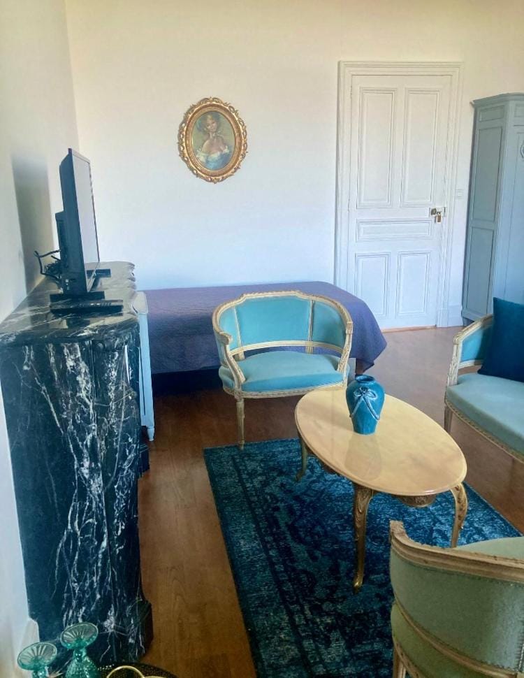 Seating area, Bedroom