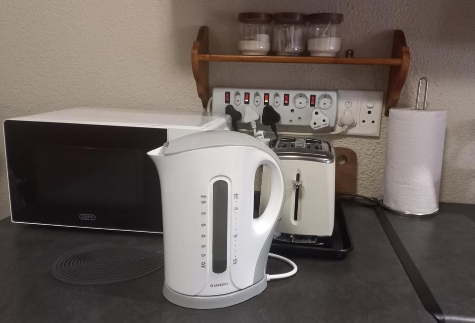 Coffee/tea facilities, Kitchen or kitchenette, microwave, toaster