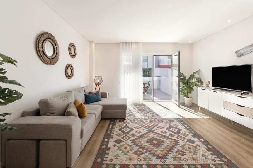 TV and multimedia, Living room, Decorative detail, Seating area