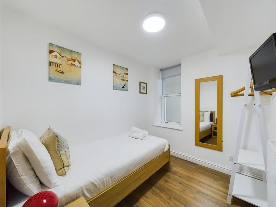 Cove Apartment - 3 Bed Sea View Apartment in Ilfracombe