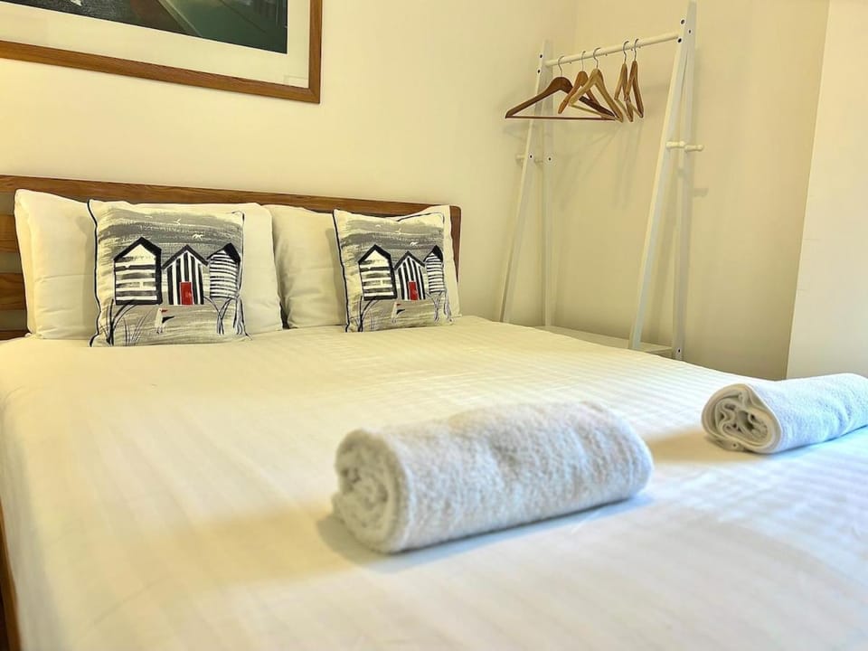 Cove Apartment - 3 Bed Sea View Apartment in Ilfracombe