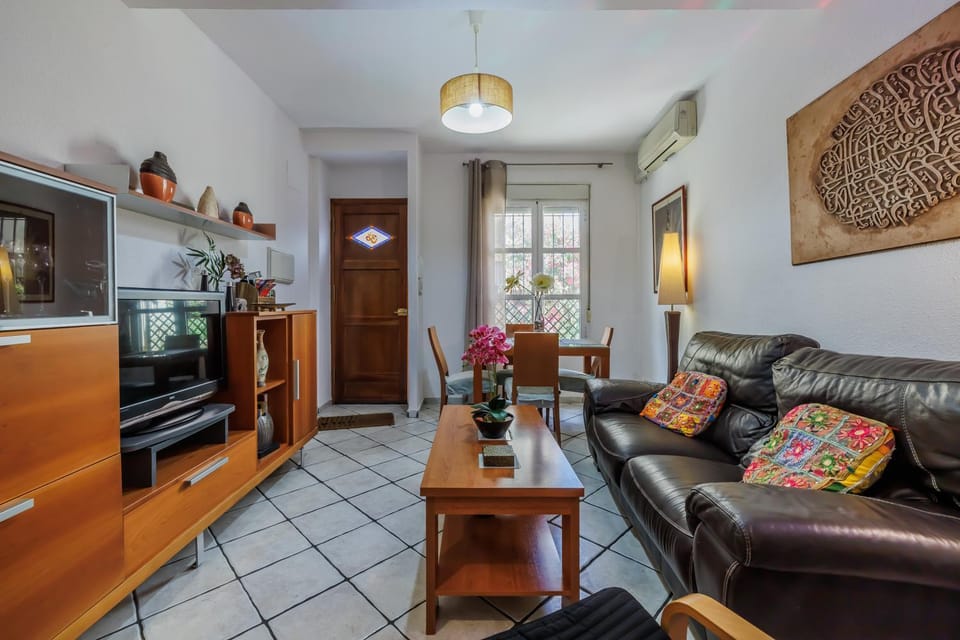 TV and multimedia, Living room, Seating area, heating, air conditioner
