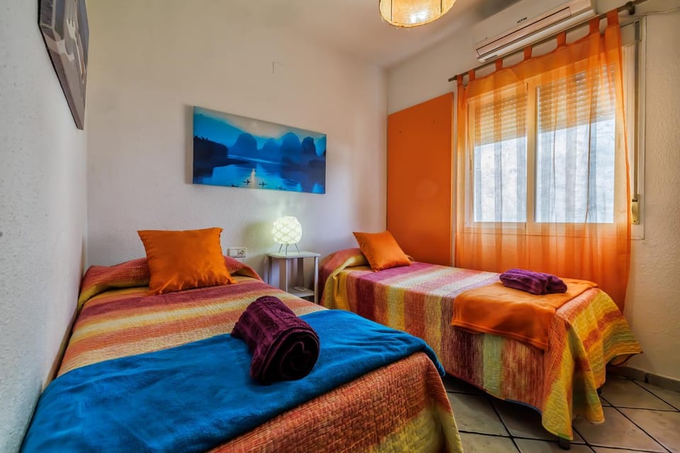 Bed, Photo of the whole room, Bedroom, heating, towels, air conditioner