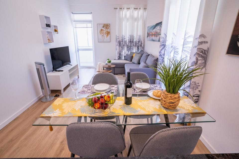 TV and multimedia, Living room, Seating area, Dining area, Breakfast
