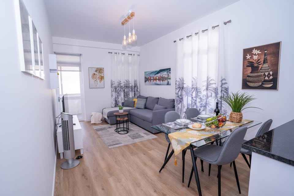 Living room, Seating area, Dining area, Meals