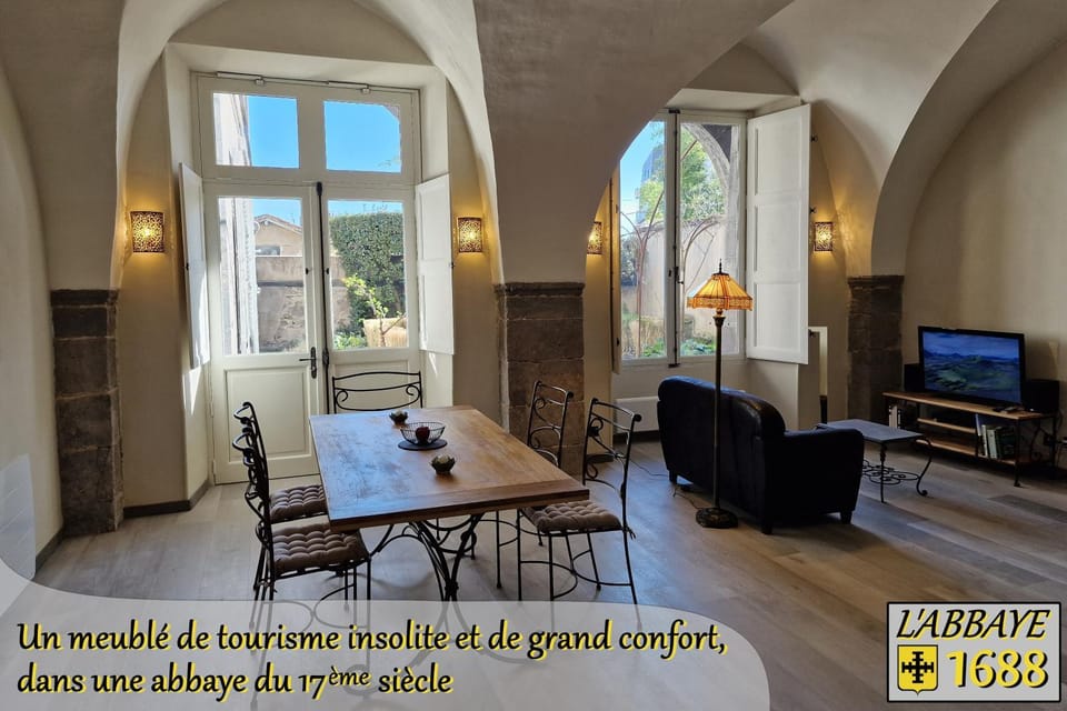 TV and multimedia, Living room, Dining area, Garden view