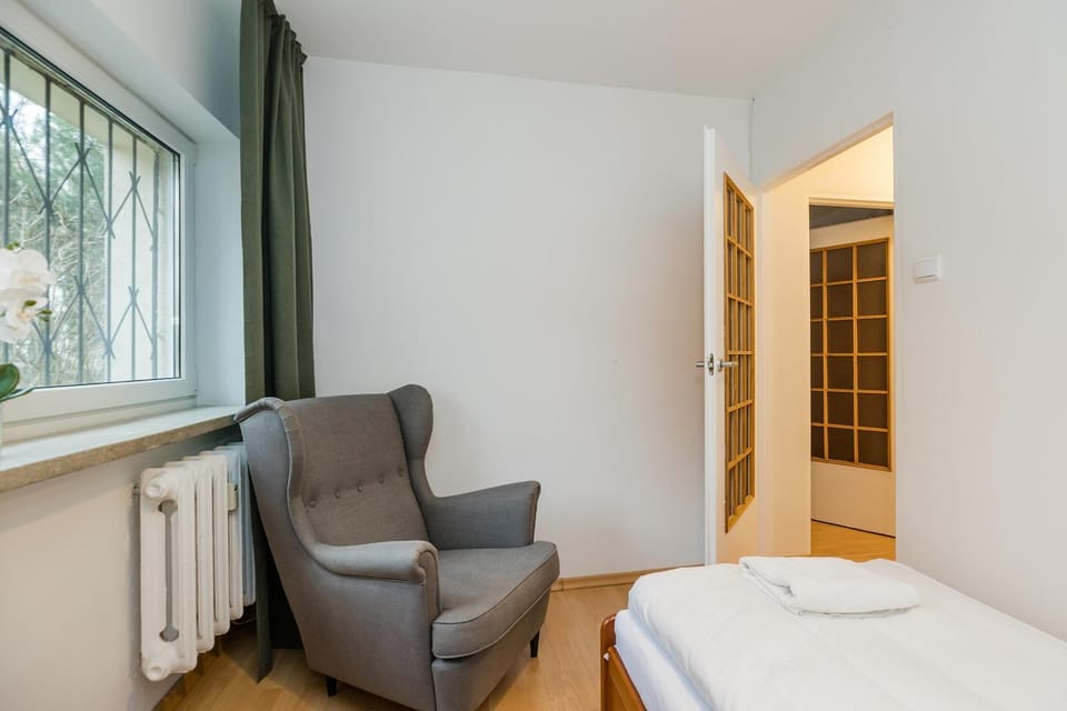 Bed, Seating area, Bedroom, towels