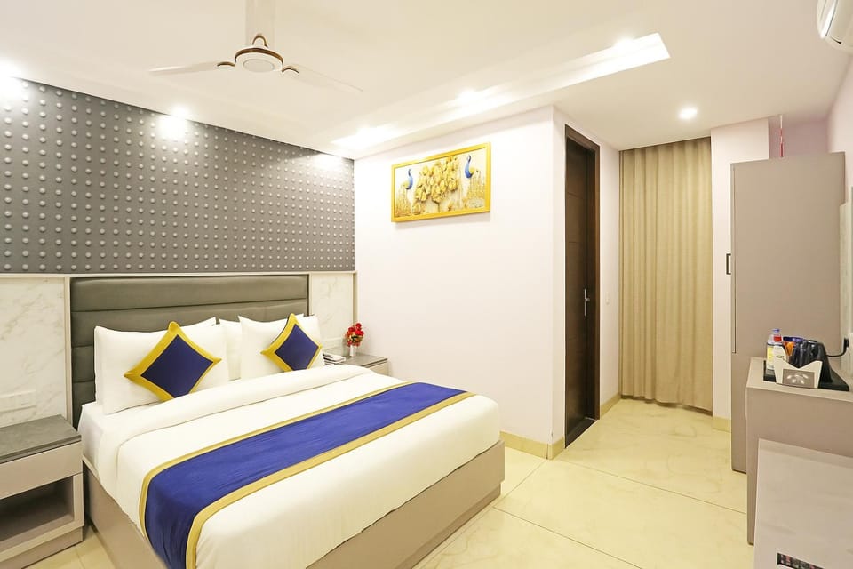 Bed, Kitchen or kitchenette, Photo of the whole room, Bedroom, hair dresser, wardrobe