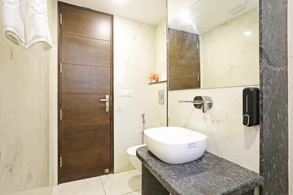 Shower, Toilet, Bathroom, towels