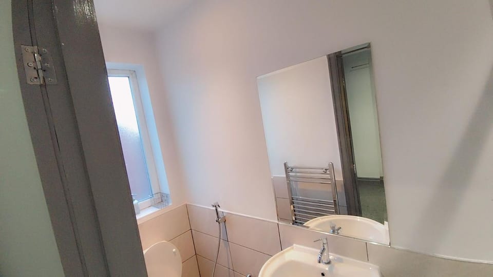 En-Suite Double-Bedroom in the Heart of Eccles Manchester Perfect for Short Stays BH5 Bed and Breakfast in England