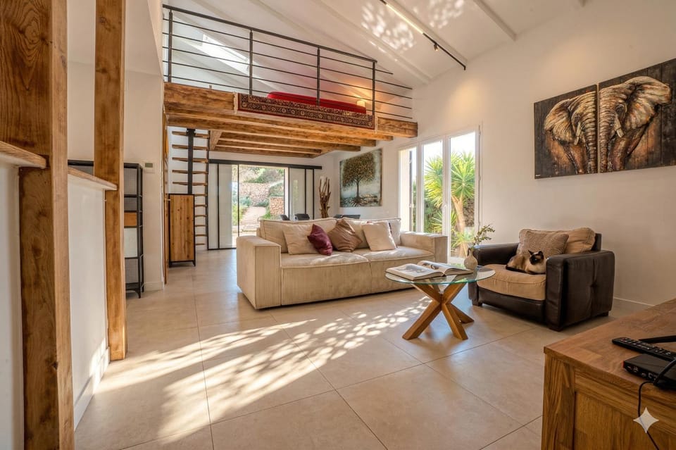 Living room, Seating area