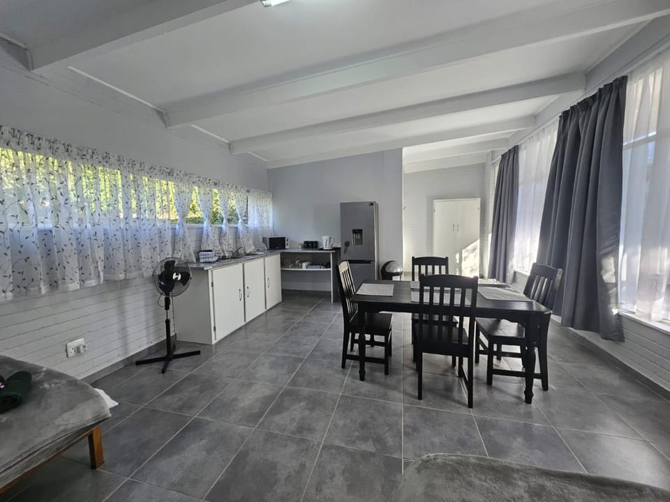 Kitchen or kitchenette, Dining area, kitchen