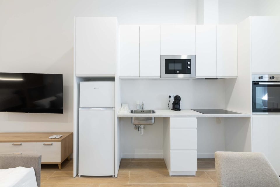 TV and multimedia, Coffee/tea facilities, Kitchen or kitchenette, oven, stove