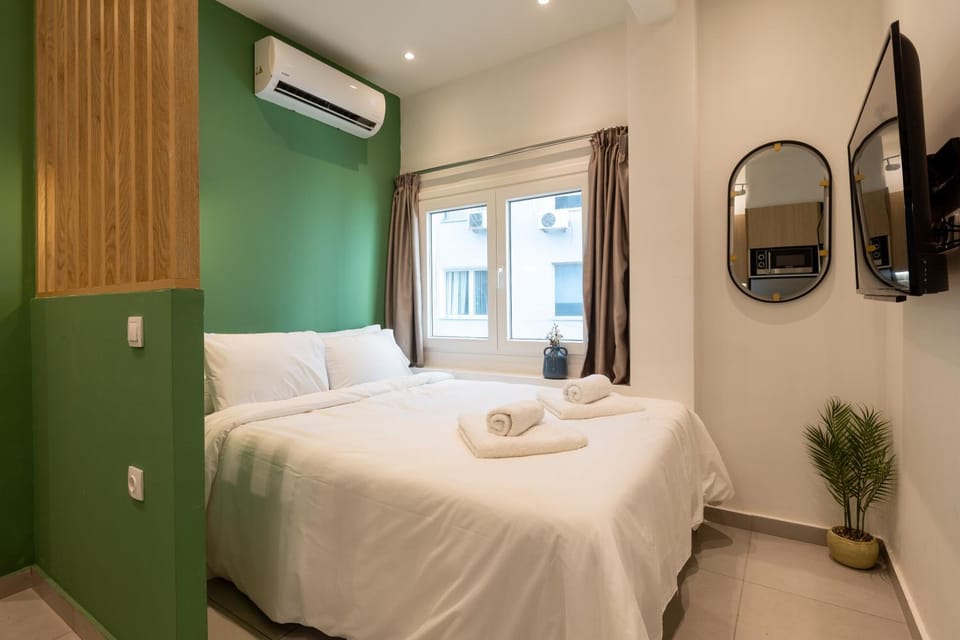 Bed, TV and multimedia, towels, air conditioner