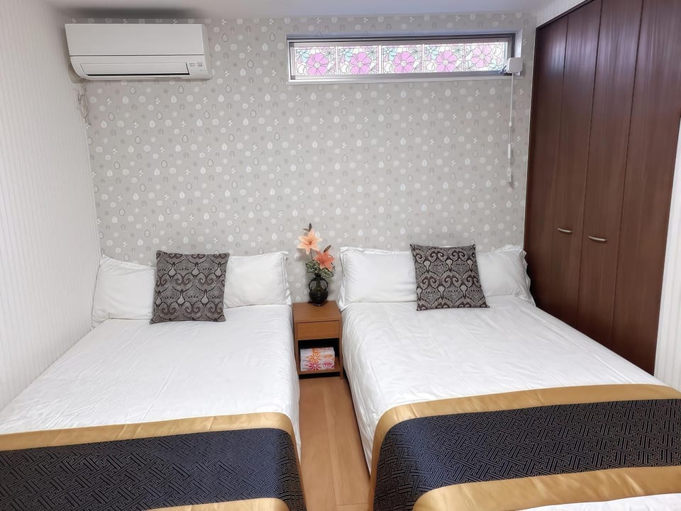 Bed, Photo of the whole room, Bedroom, wardrobe, air conditioner