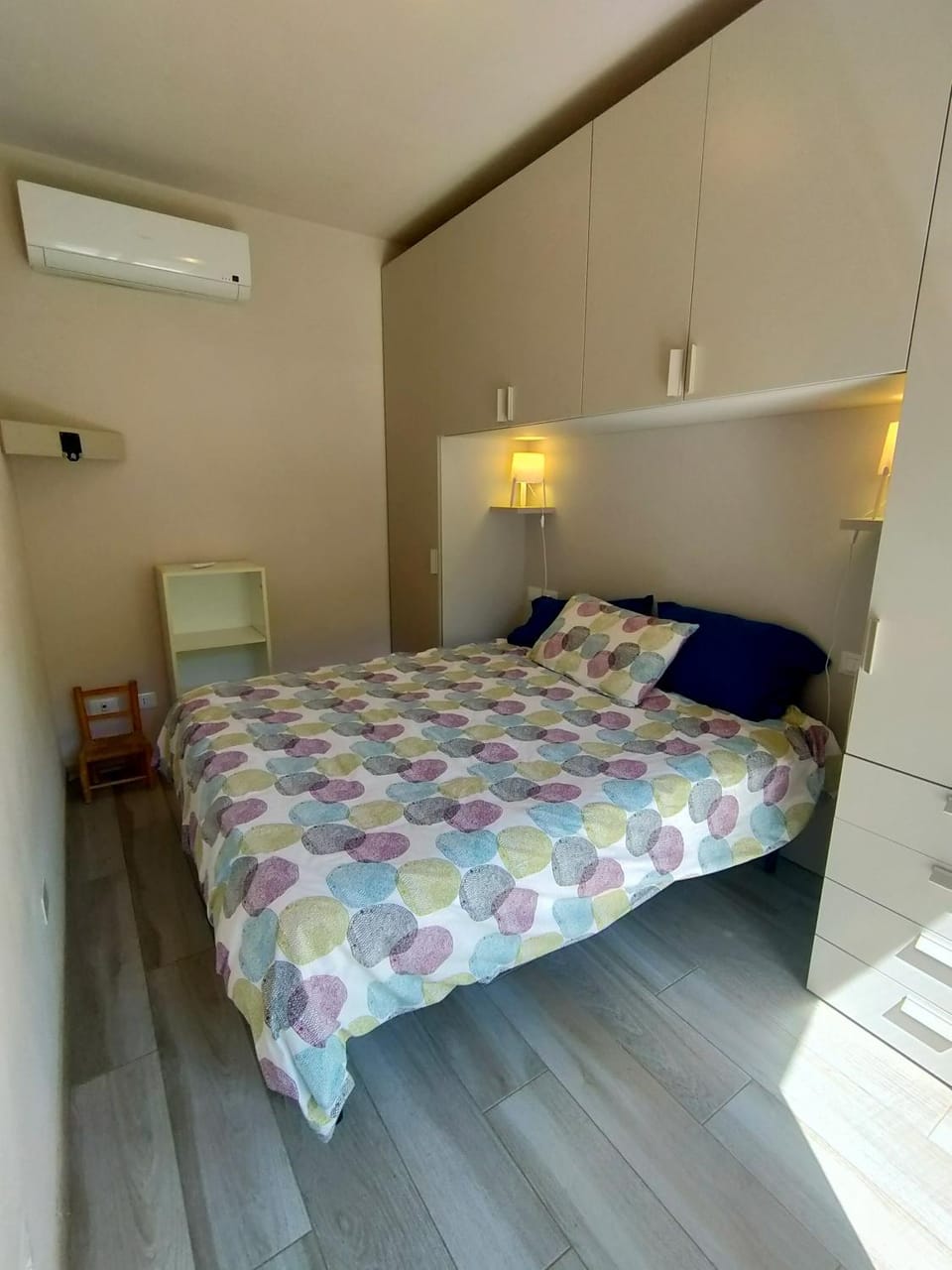 Bed, Photo of the whole room, Bedroom, air conditioner