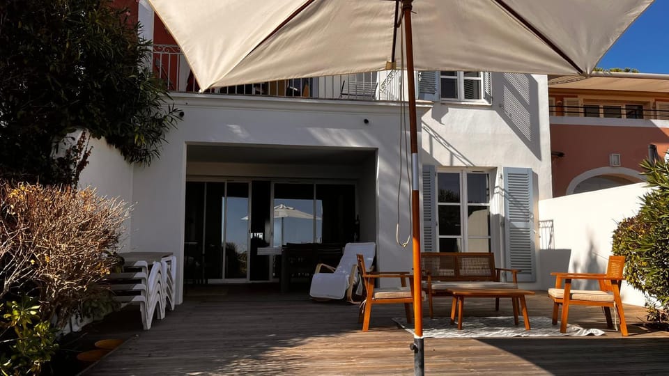 Property building, Patio, Patio, sunbed