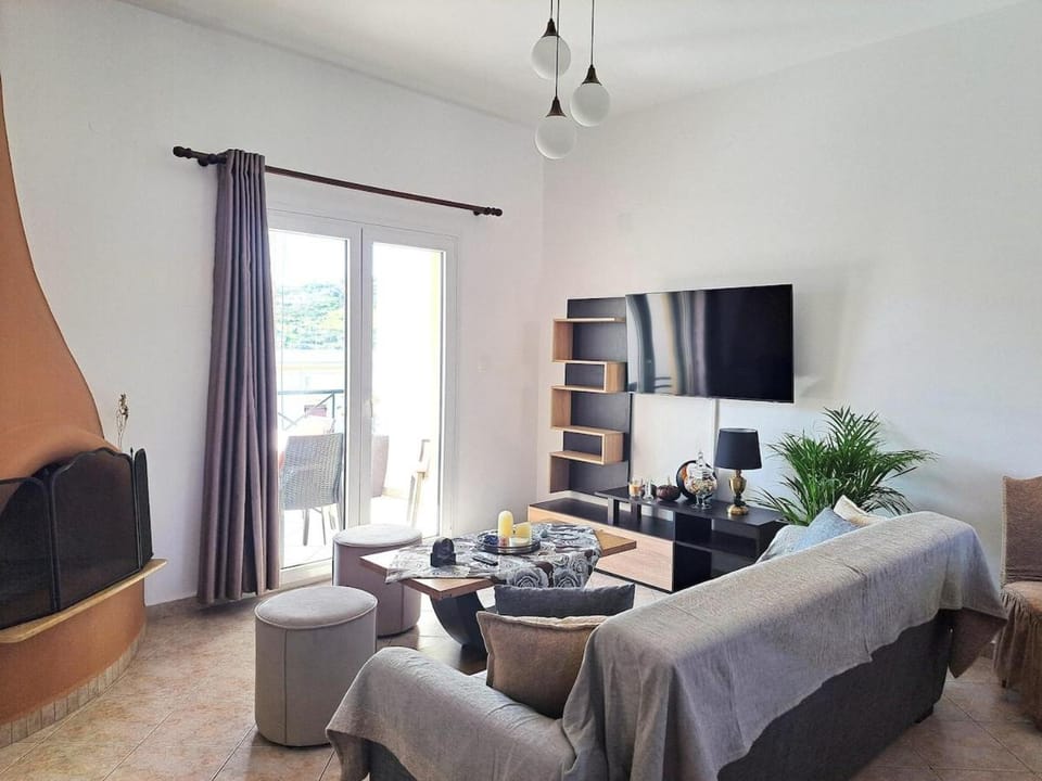 TV and multimedia, Living room, Photo of the whole room, Seating area, Dining area, air conditioner