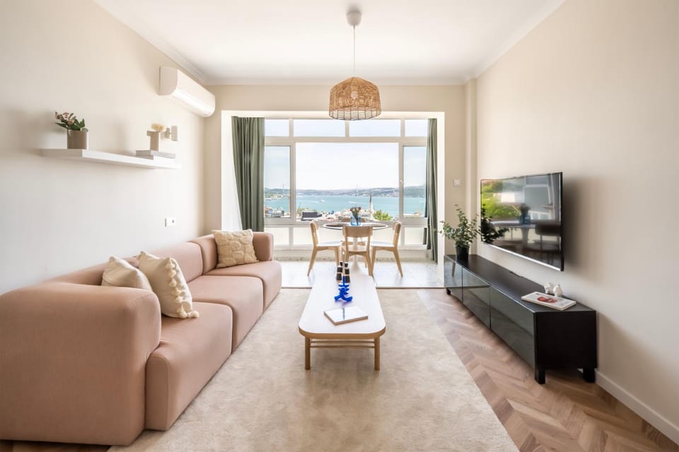 TV and multimedia, Living room, Seating area, Evening entertainment
