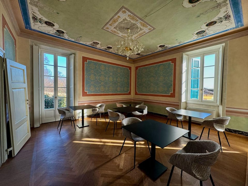 Seating area, Dining area