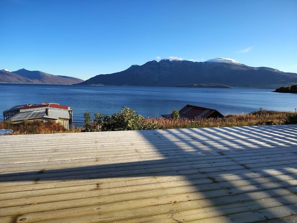 Mountain view, Sea view