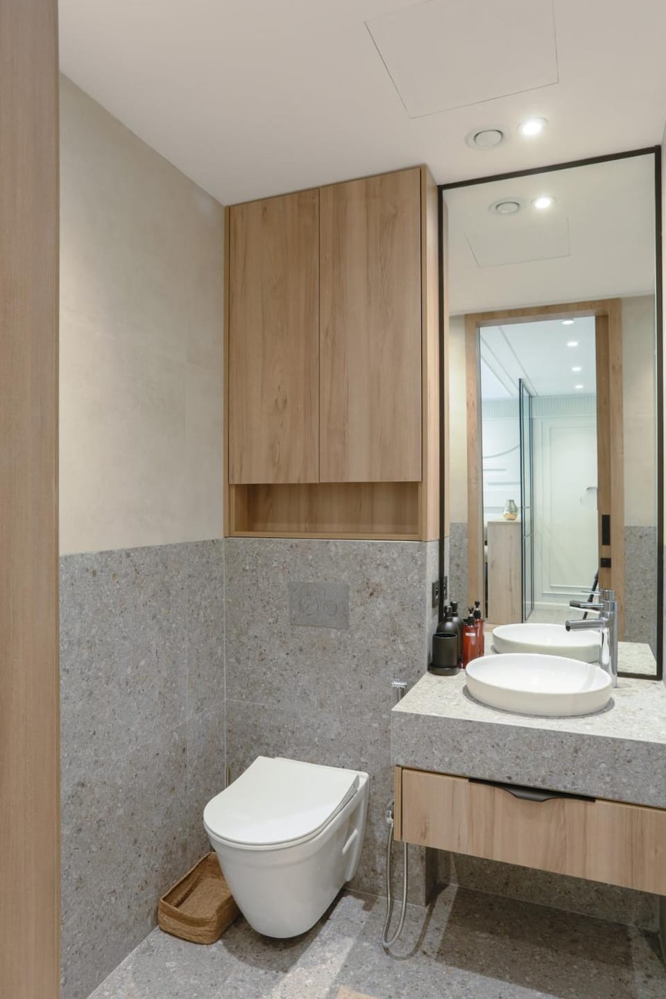 Shower, Toilet