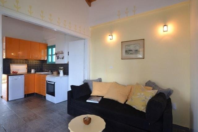Kitchen or kitchenette, Living room
