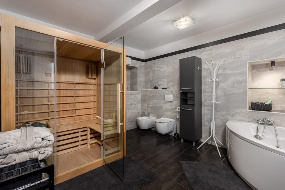 Toilet, Sauna, Bathroom, Bath, towels